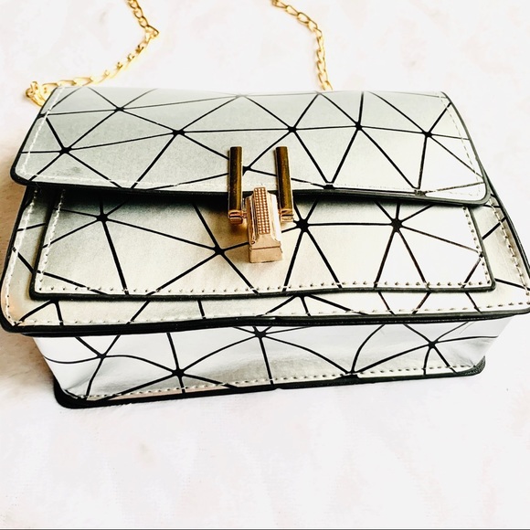 💎5/$25💎 Cute Mini Metallic Silver Crossbody Bag - Picture 6 of 8